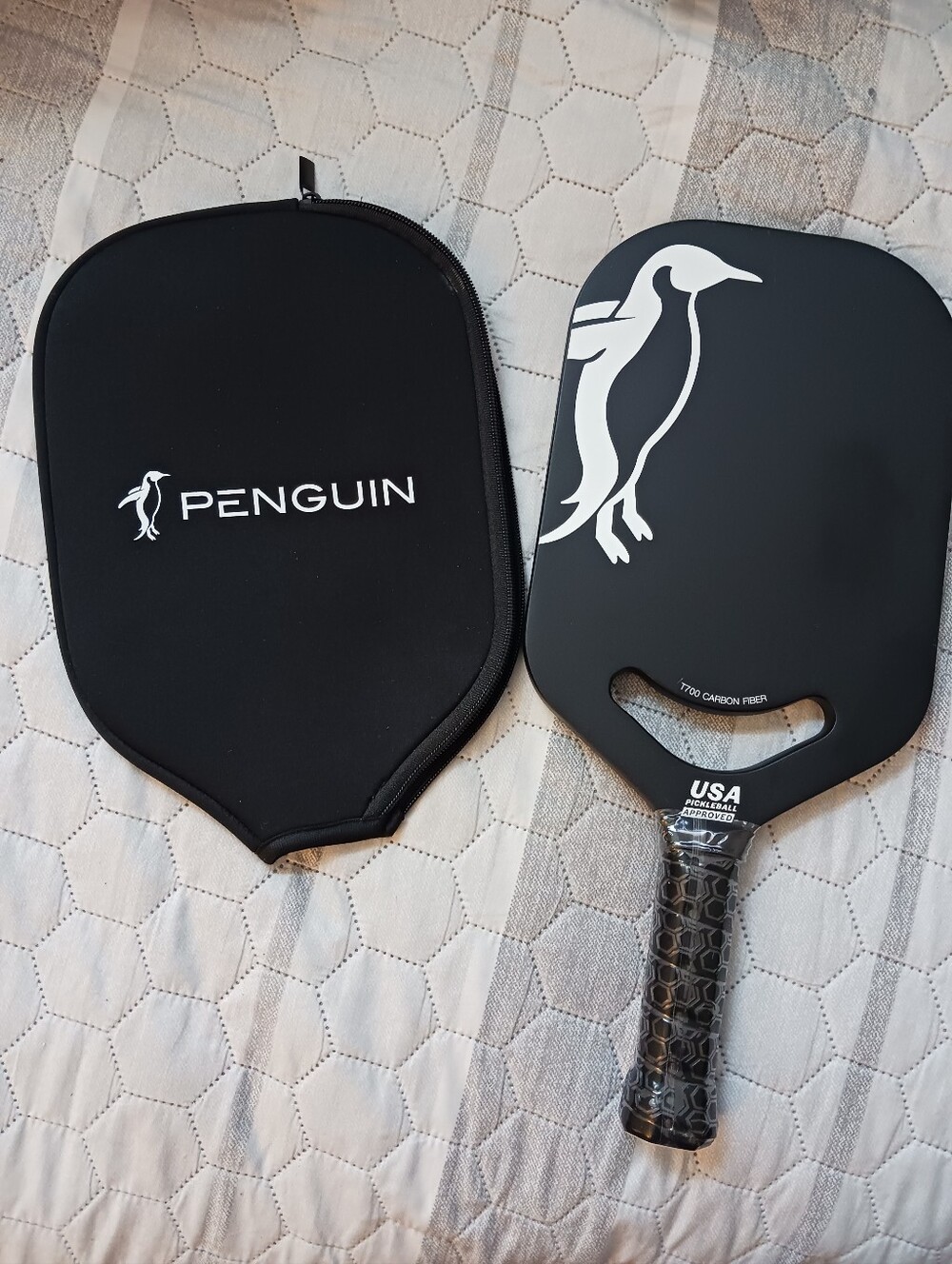 Penguin Core Collection T700 Carbon Fiber Pickleball Paddle (Black) New OTHER